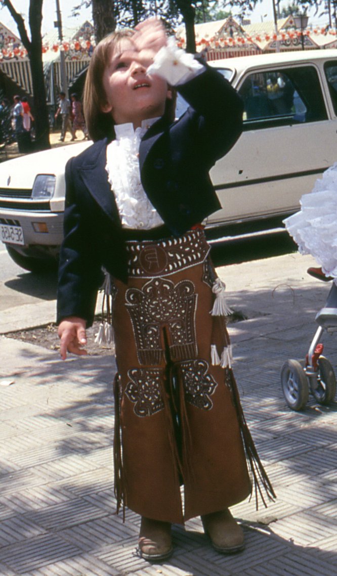 Un pequeño Kiko Rivera, Paquirrín, vestido para disfrutar de la Feria de Sevilla.