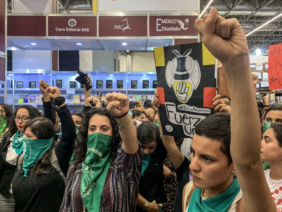 Protesto feminista na Feira Internacional do Livro de Guadalajara (México).