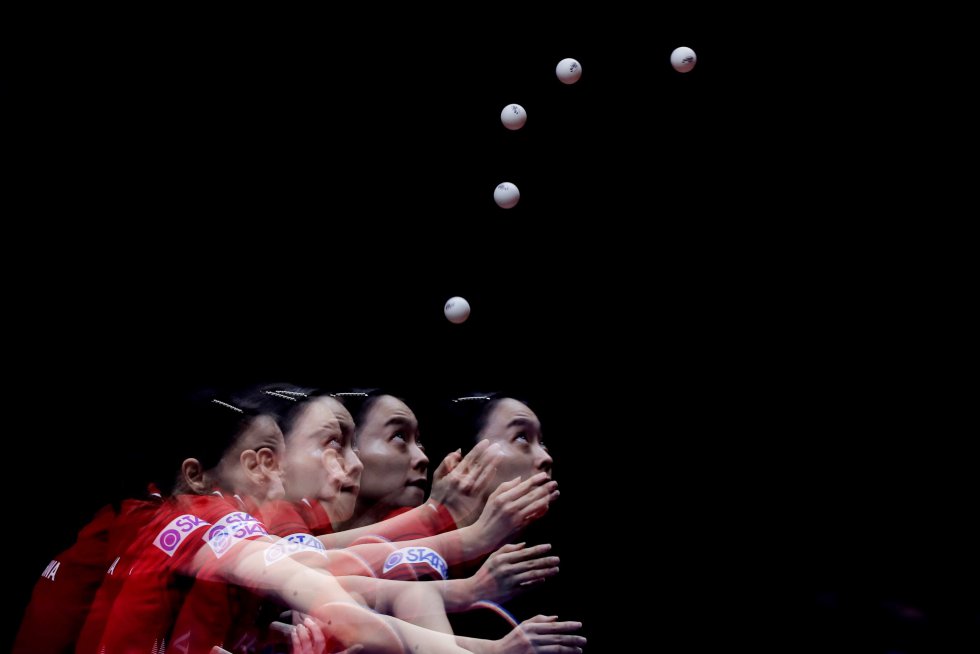 Kasumi Ishikawa, en el partido de octavos de final del torneo de tenis de mesa ITTF World Tour Grand Finals en Zhengzhou (China), contra Liu Shiwen.