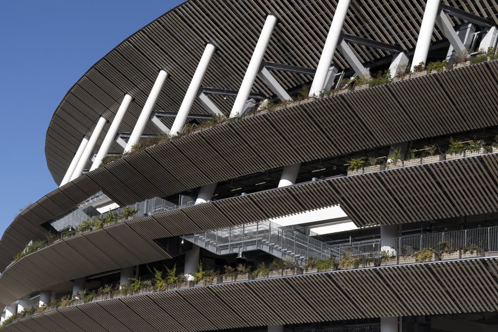 En un recorrido ofrecido a los periodistas por los responsables de la construcción se destacó el énfasis medioambiental y la apuesta por la naturaleza que se ha querido dar al recinto.