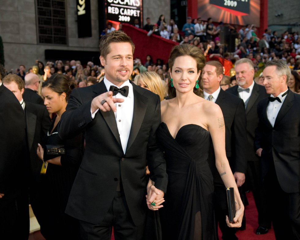 Desde que anunciaron su separación en 2016, después de nueve años juntos y seis hijos en común, los reproches entre Brad Pitt y Angelina Jolie han sido constantes, principalmente por la custodia de sus cinco hijos menores. El pasado septiembre, el actor reconoció en una entrevista su responsabilidad en el fin de su matrimonio debido a sus problemas con el alcohol y admitió que acudió a Alcohólicos Anónimos durante un año y medio tras su separación.