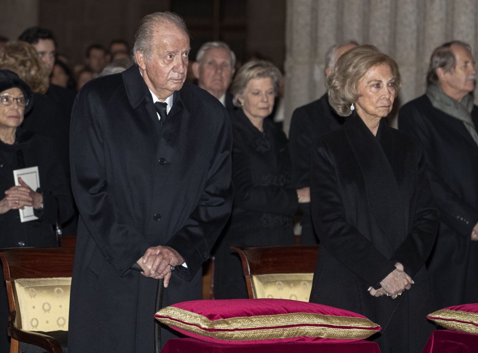 Los reyes eméritos, Juan Carlos y Sofía. La hermana del rey emérito Pilar de Borbón, falleció el pasado 8 de enero a los 83 años.