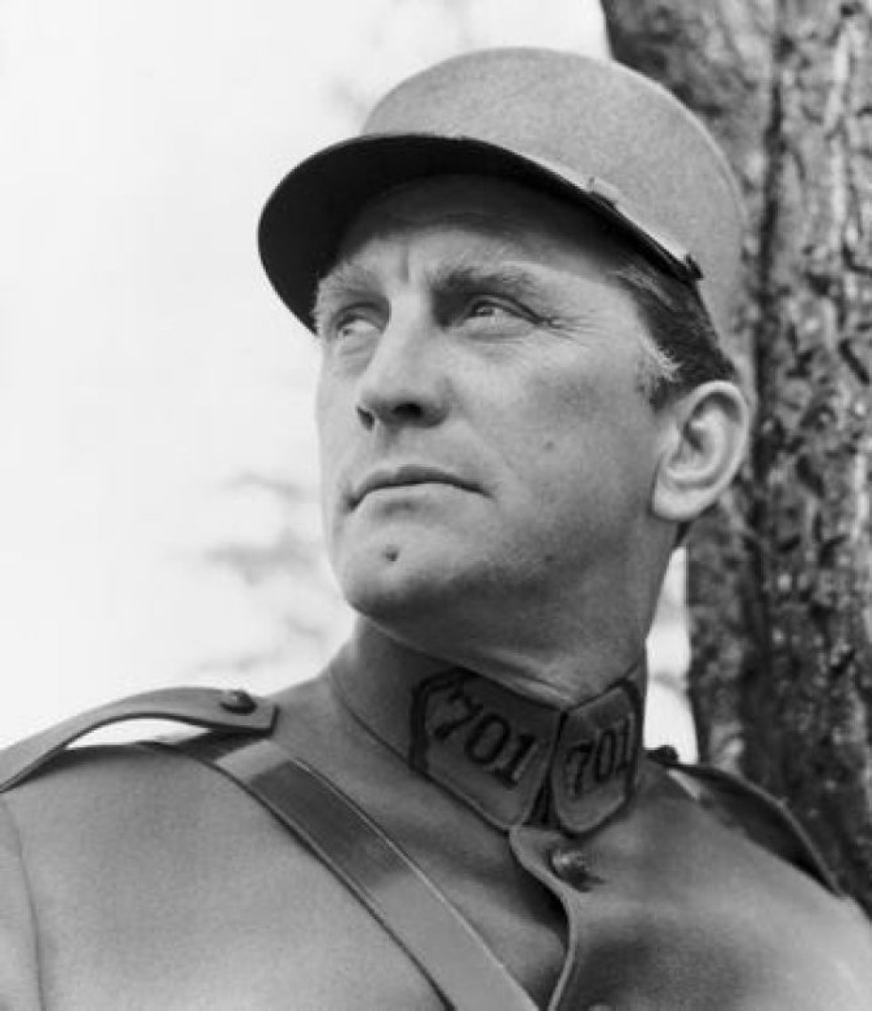 La vida de Kirk Douglas, en imágenes