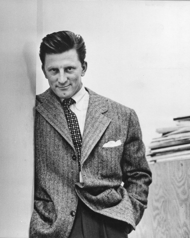 La vida de Kirk Douglas, en imágenes
