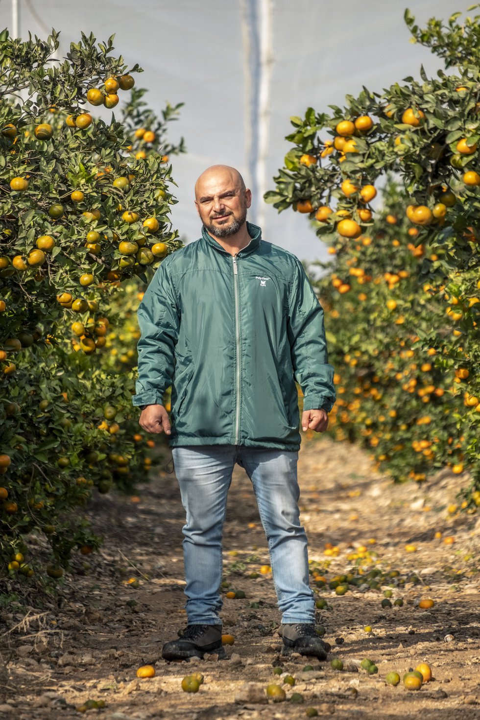 Daniel Ruiz, de 45 años, es un ingeniero agrícola de San Pedro del Pinatar (Murcia). Fue votante del PP hasta 2011. Vox le enganchó a través del discurso contra el excesivo gasto de las Administraciones Públicas. Incluso fue candidato autonómico de Vox en Murcia en 2015 y ostentó una vicesecretaría regional hasta hace casi un año. Sigue siendo afiliado. Sobre el cambio climático añade: El clima cambia, pues sí. Y las personas son humanas. Pues sí. Es así queramos o no.