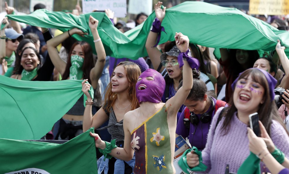 Uno de los contingentes feministas en Bogotá.