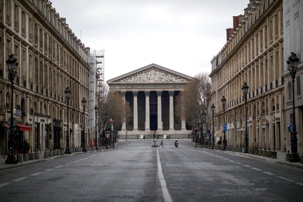 La iglesia de la Madeleine ,situada en la plaza de la Madeleine en el distrito VIII de París (Francia), el 22 de marzo.
