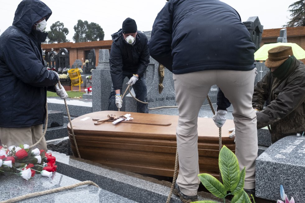 Fotos: Un cementerio en tiempo del coronavirus | Madrid | EL PAÍS