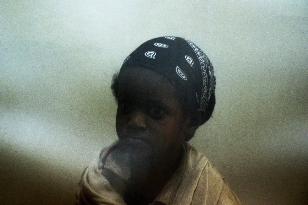 Una joven ciega retratada en la clínica local de Gassa, un centro de salud dirigido por las monjas de la congregación de la Divina Providencia, en la región de Dawro. Los médicos no han podido determinar las causas de su ceguera, ya que perdió la vista hace años.