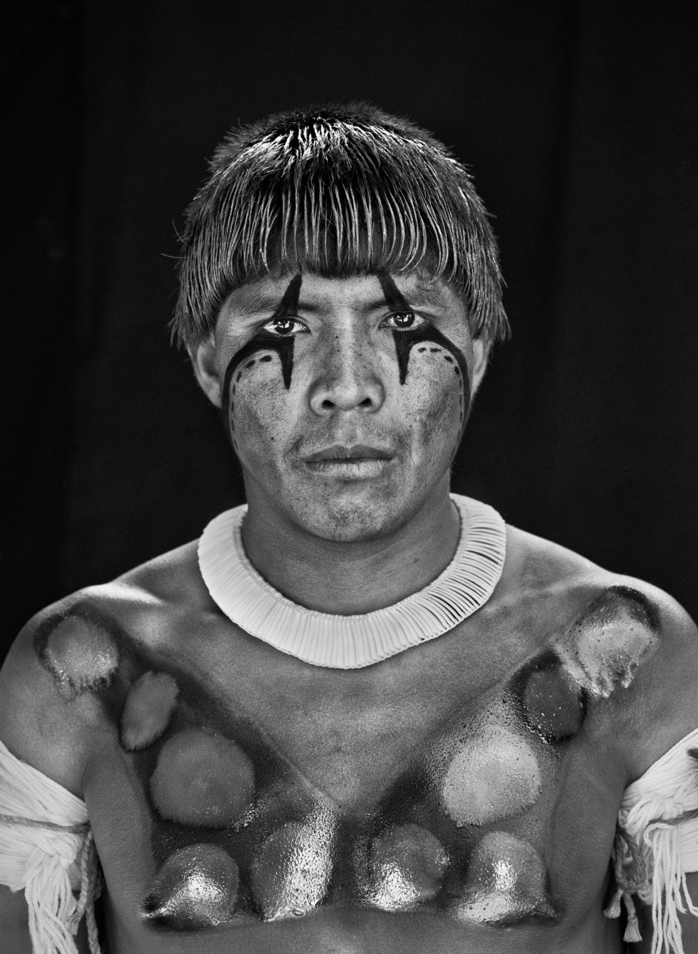 Índio Kamayur na bacia do Alto Xingu, Mato Grosso, Brasil, 2005.