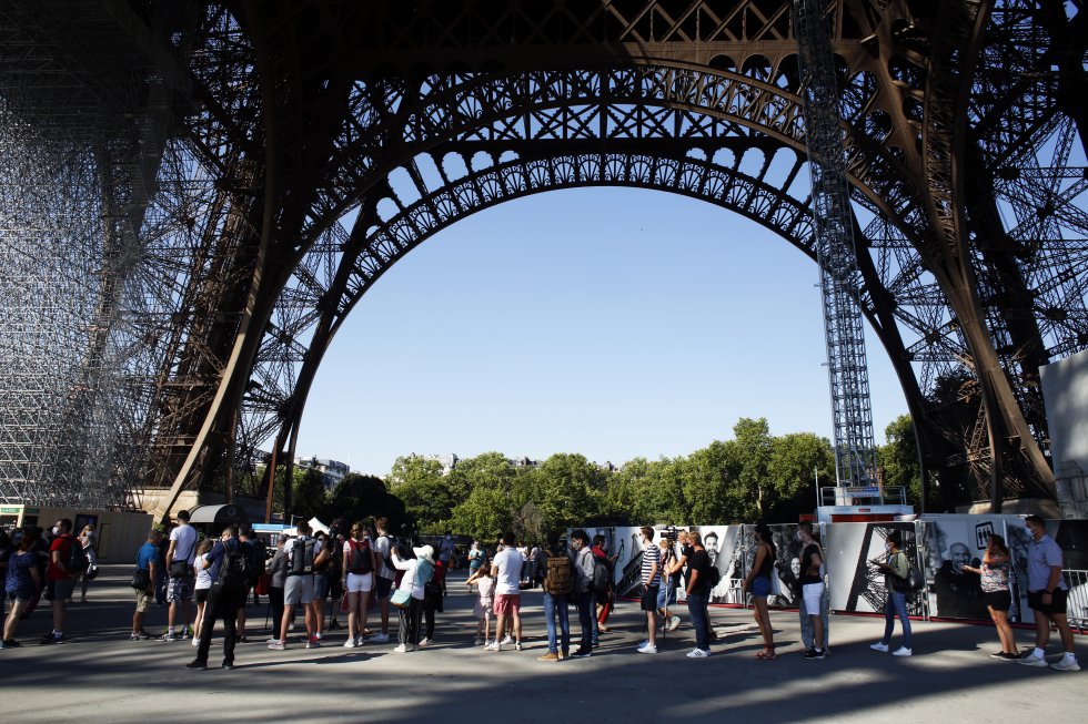 calcio Operación posible hogar Fotos: Los turistas regresan a la Torre Eiffel tras la pandemia de  coronavirus | Actualidad | EL PAÍS