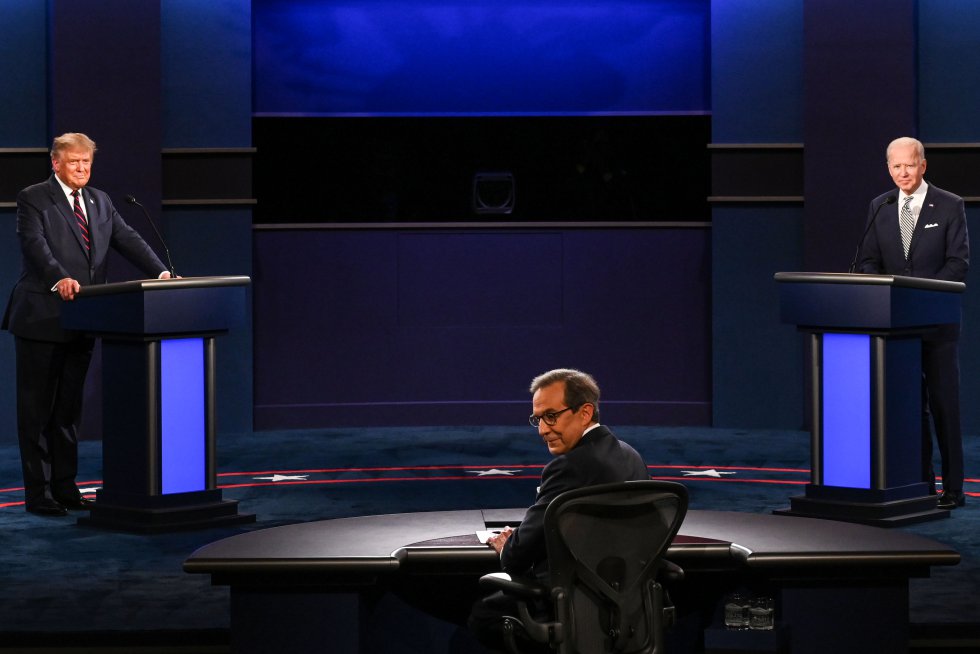 El moderador del debate y presentador de Fox News, Chris Wallace, antes del debate.