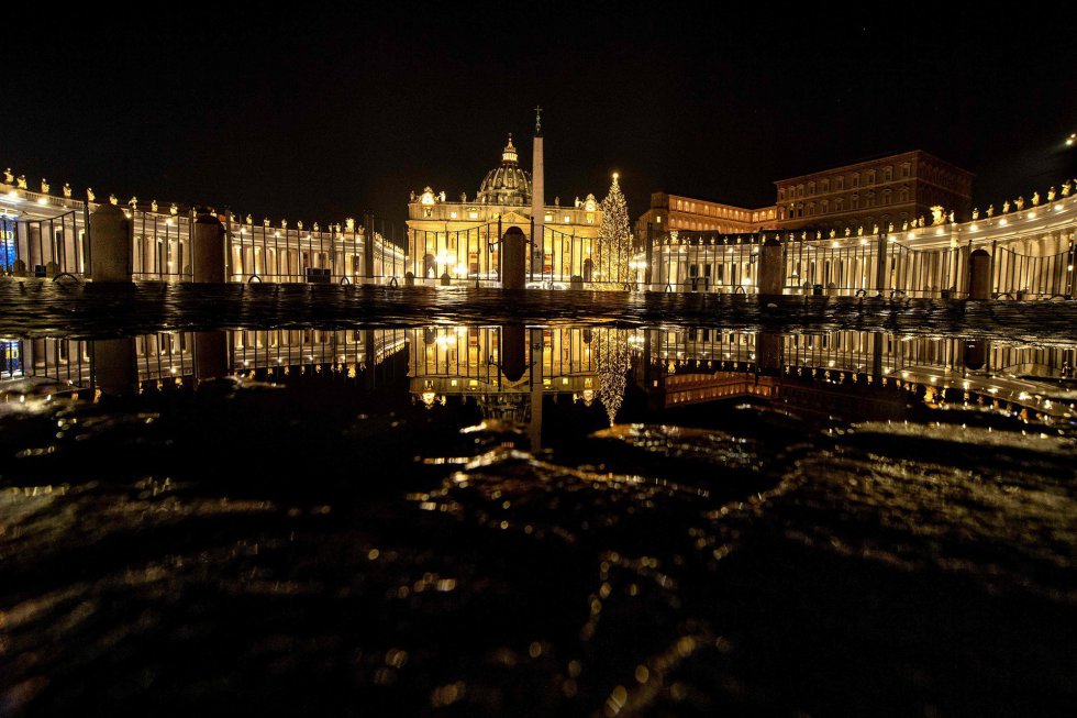 Vista geral da Praça de São Pedro no Vaticano.