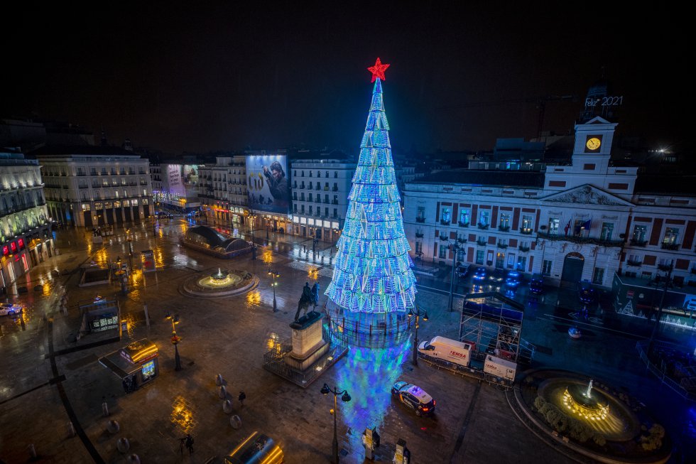 Vista geral da Puerta del Sol de Madrid antes da celebração do Ano Novo.