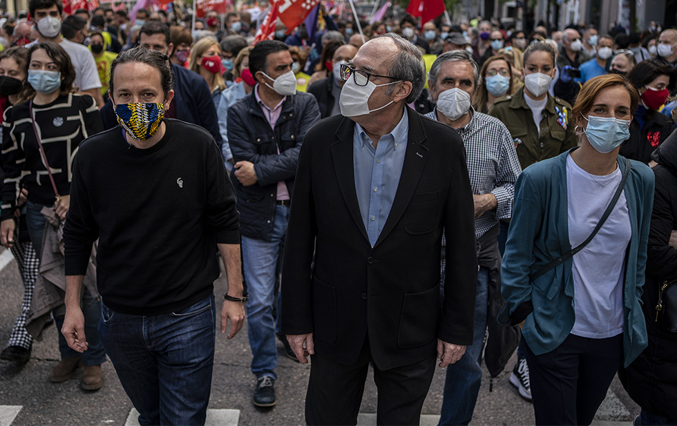 Candidatos à presidência da Comunidade de Madrid Pablo Iglesias (United We Can), Ángel Gabilondo (PSOE) e Mónica García (More Madrid), durante a marcha pelas ruas de Madrid.