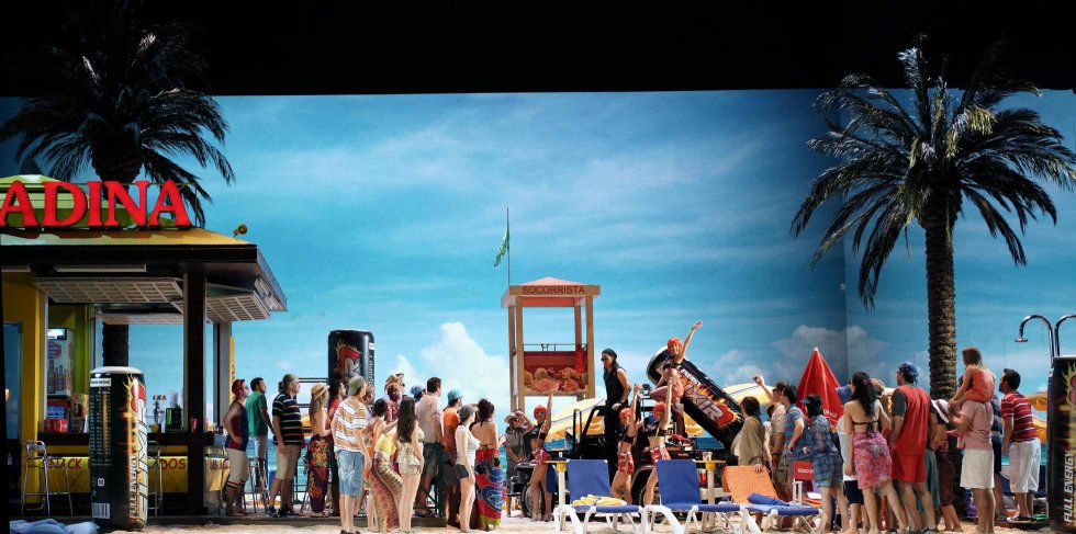 'L'elisir d'amore', de Donizetti, una producción del Teatro Teal en coproducción con Les Arts de Valencia, se presentó en octubre en el Real con dirección musical de Stefano Montanari y dirección de escena de Damiano Michieletto.