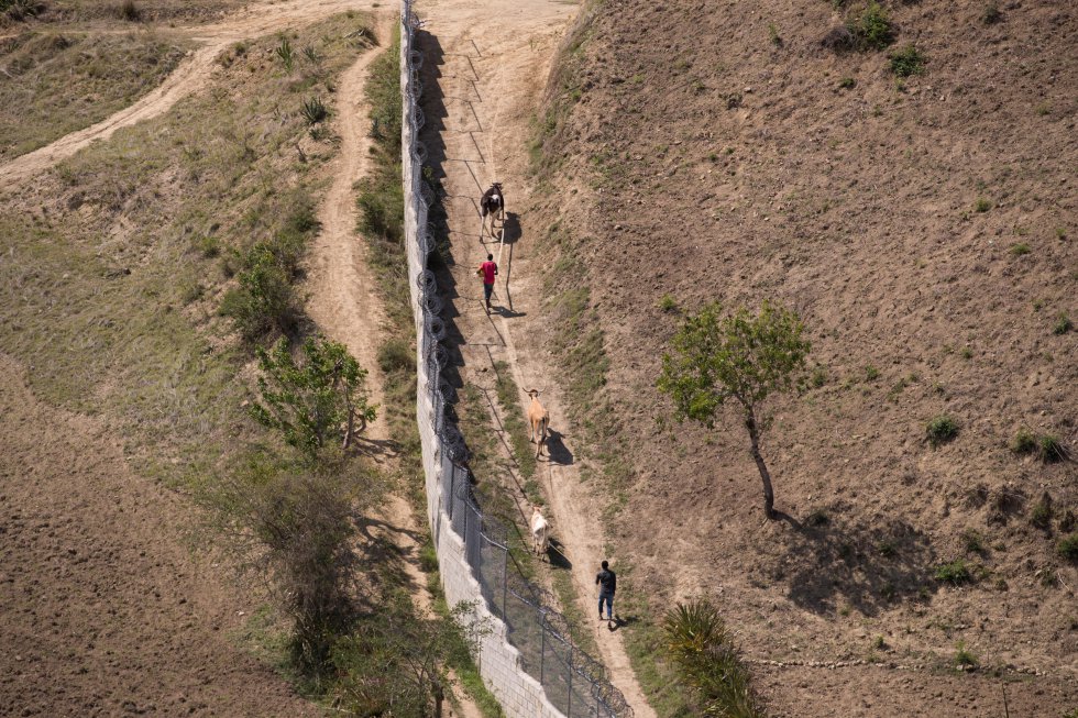 Fotos El Muro Que Separa A República Dominicana De Haití Sociedad El PaÍs 4632