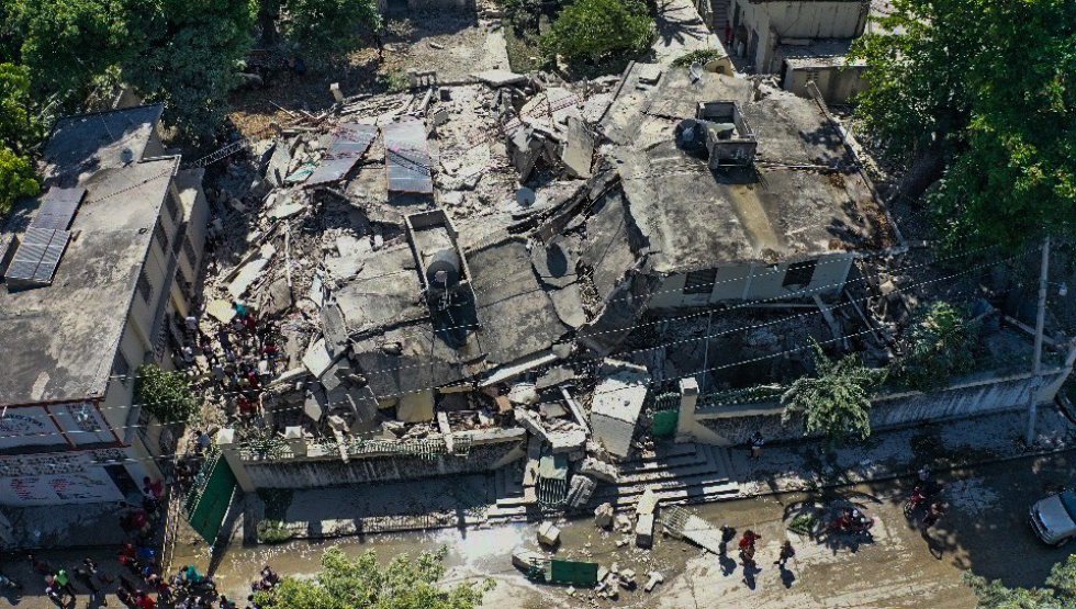 Vista aérea de los daños provocados por el terremoto en Los Cayos (Haití), este sábado.