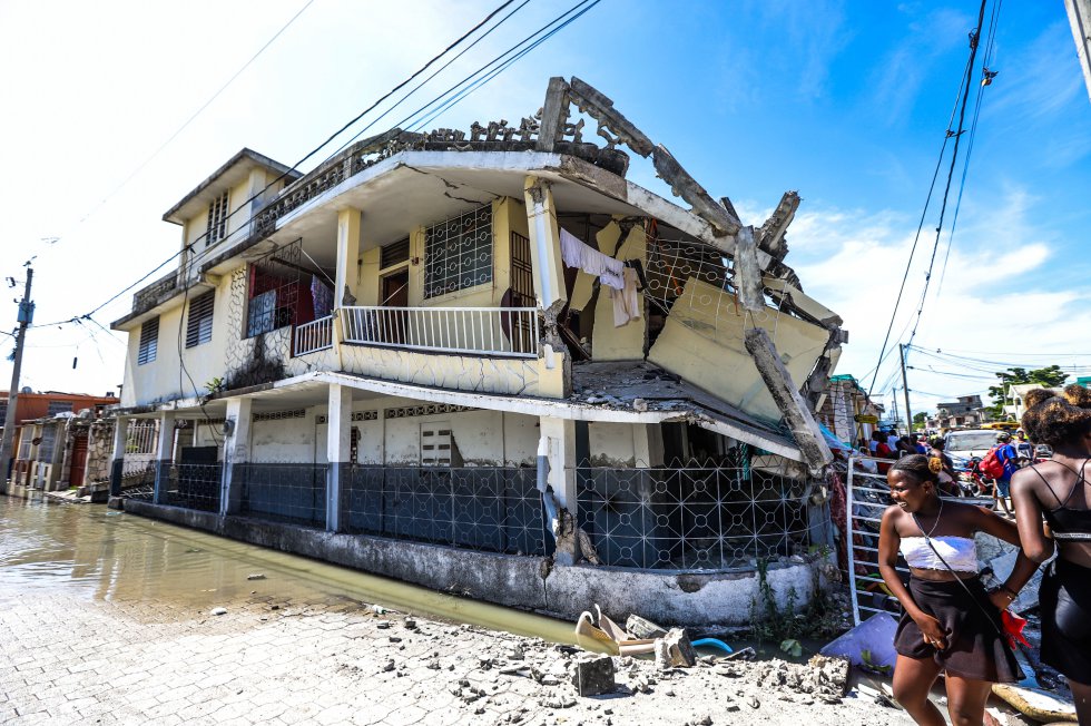 El primer ministro de Haití confirmó en sus redes sociales los daños materiales y las muertes que hasta ahora deja el temblor en varias partes del país.