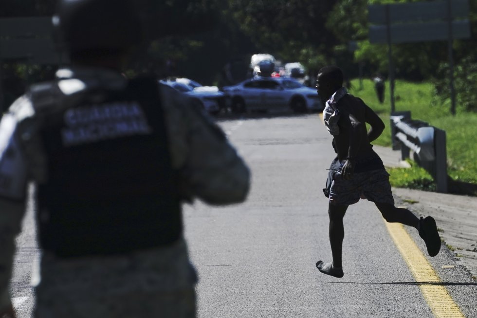 Las autoridades mexicanas dispersaron las caravanas migrantes que partieron con rumbo a Mapastepec, lugar donde arribaron los dos últimos grupos antes de ser disueltas por las fuerzas de seguridad.