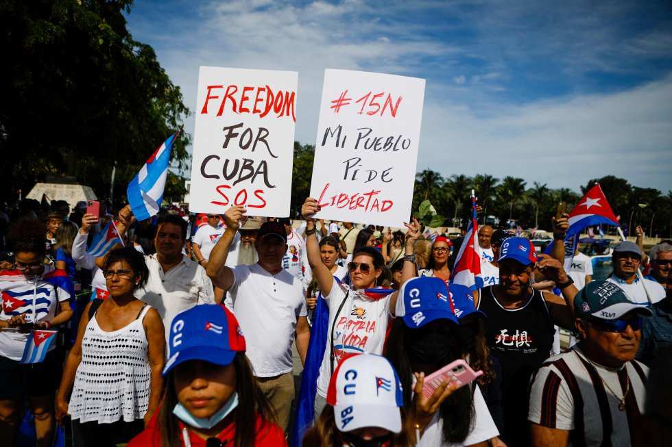 Ciudadanos cubanos se unieron desde Miami a la convocatoria de la marcha por el cambio el domingo 14 de noviembre.