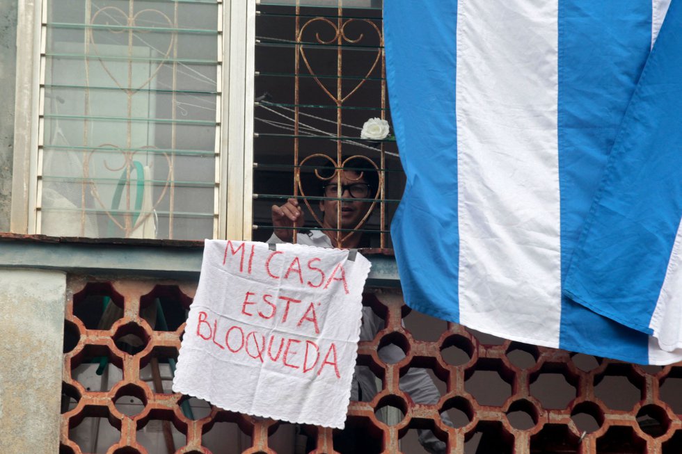 Yunior García, líder del movimiento Archipiélago denunció que agentes de la Seguridad del Estado cubano le advirtieron que lo arrestarán si intentaba marchar, como estaba previsto.