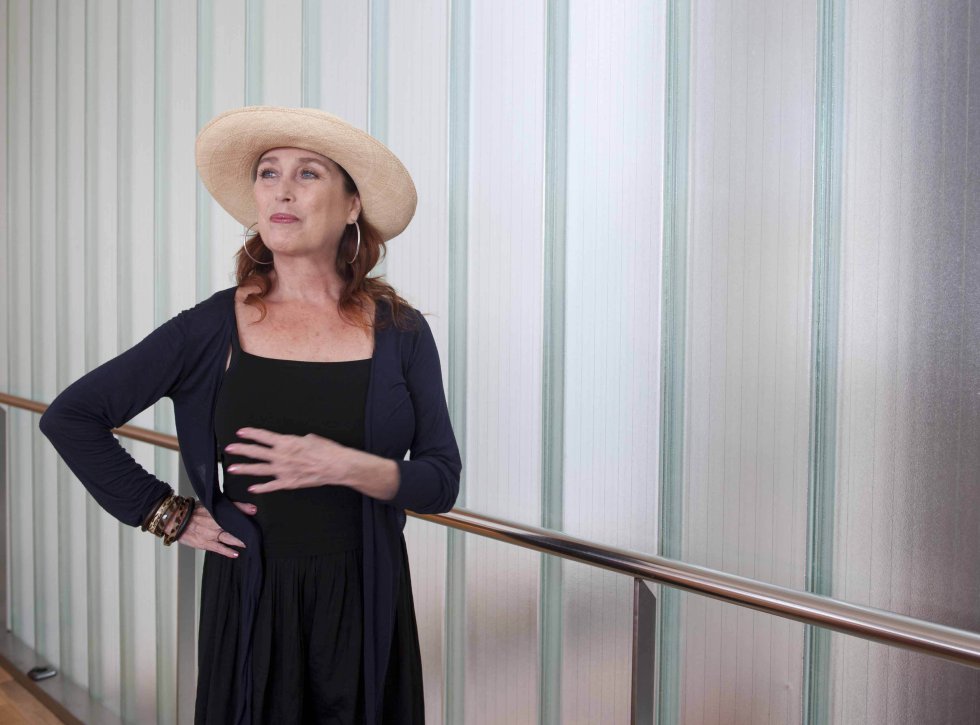 Verónica Forqué, en la presentación de la obra 'Shirley Valentine', de Willy Russell, en el Palacio Euskalduna de Bilbao en 2001.