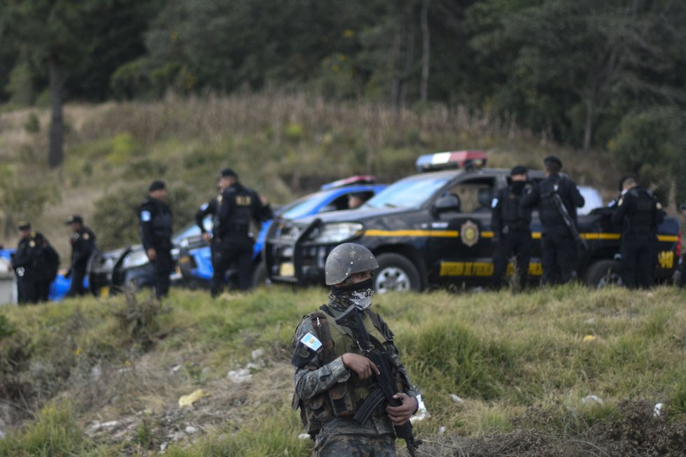 Las fuerzas de seguridad de Guatemala informaron este sábado que entre las víctimas había niños y mujeres.