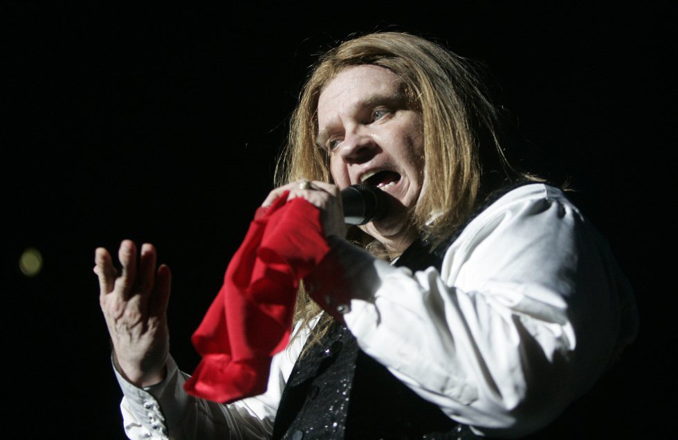Meat Loaf, durante un concierto Hamburgo (Alemania) en 2007. La vida del músico sufrió un colapso cuando murió su madre siendo él aún muy joven. Fue cuando decidió trasladarse de Texas a Los Ángeles y probar sus aptitudes para la música y la interpretación.