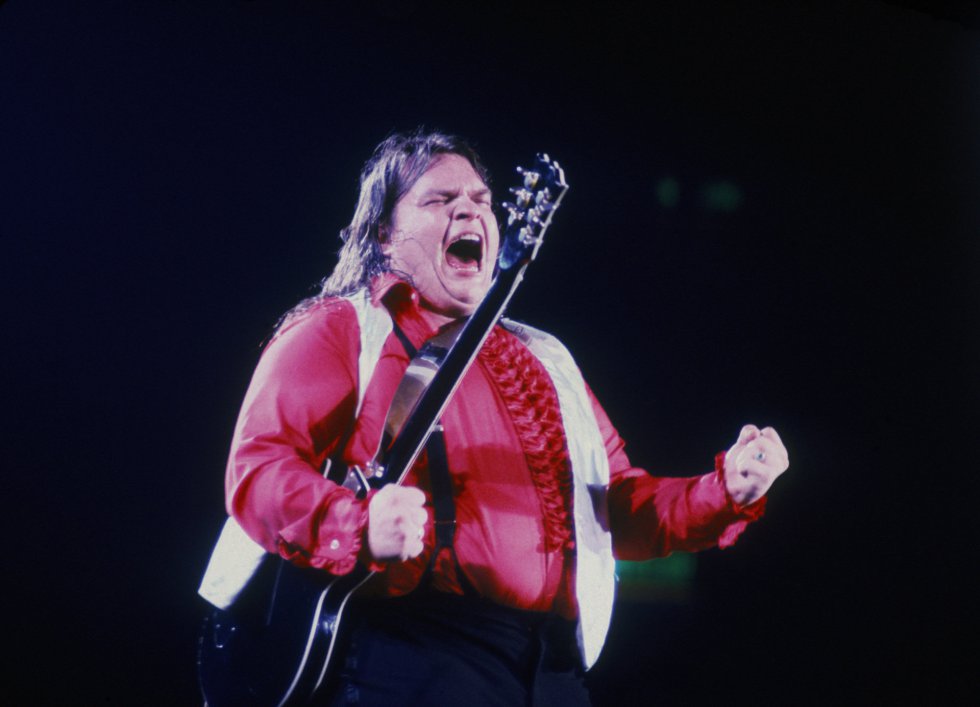 Meat Loaf, durante un concierto en 1977. Nacido en Dallas, Texas, se mudó a Los Ángeles. Su apodo Meat Loaf significa Trozo de carne o Pastel de carne en inglés y se lo puso uno de sus profesores de deporte cuando ya vivía en la ciudad californiana.