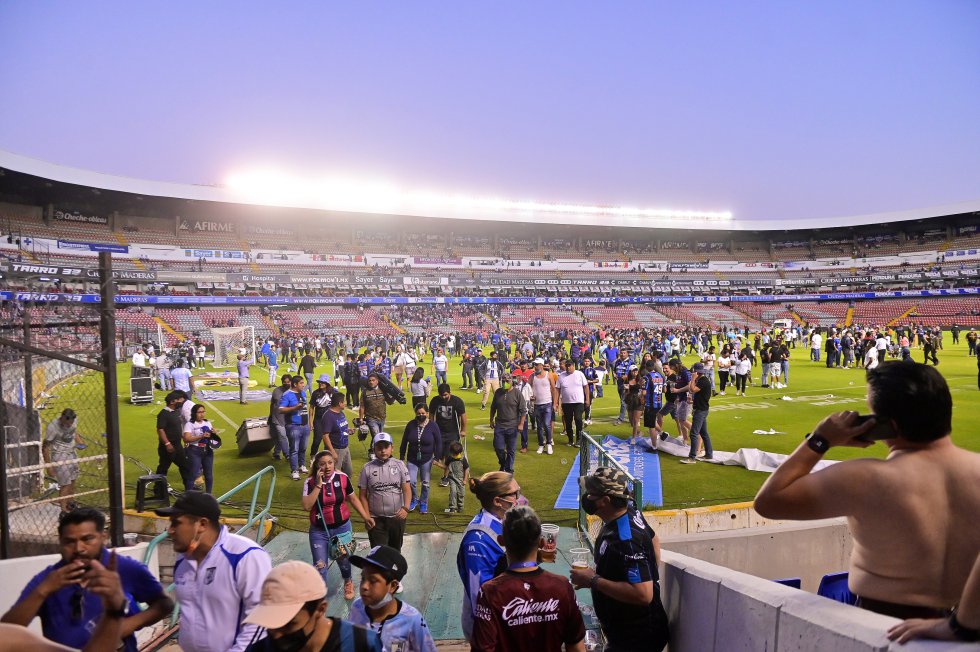 Fotos: Querétaro vs Atlas: La batalla campal en el estadio Corregidora, en  imágenes | Deportes | EL PAÍS