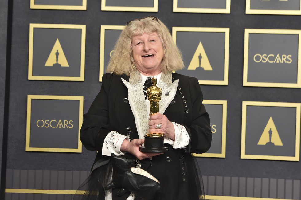 Jenny Beavan, triunfadora en la categoría de mejor diseño de vestuario por 'Cruella'.