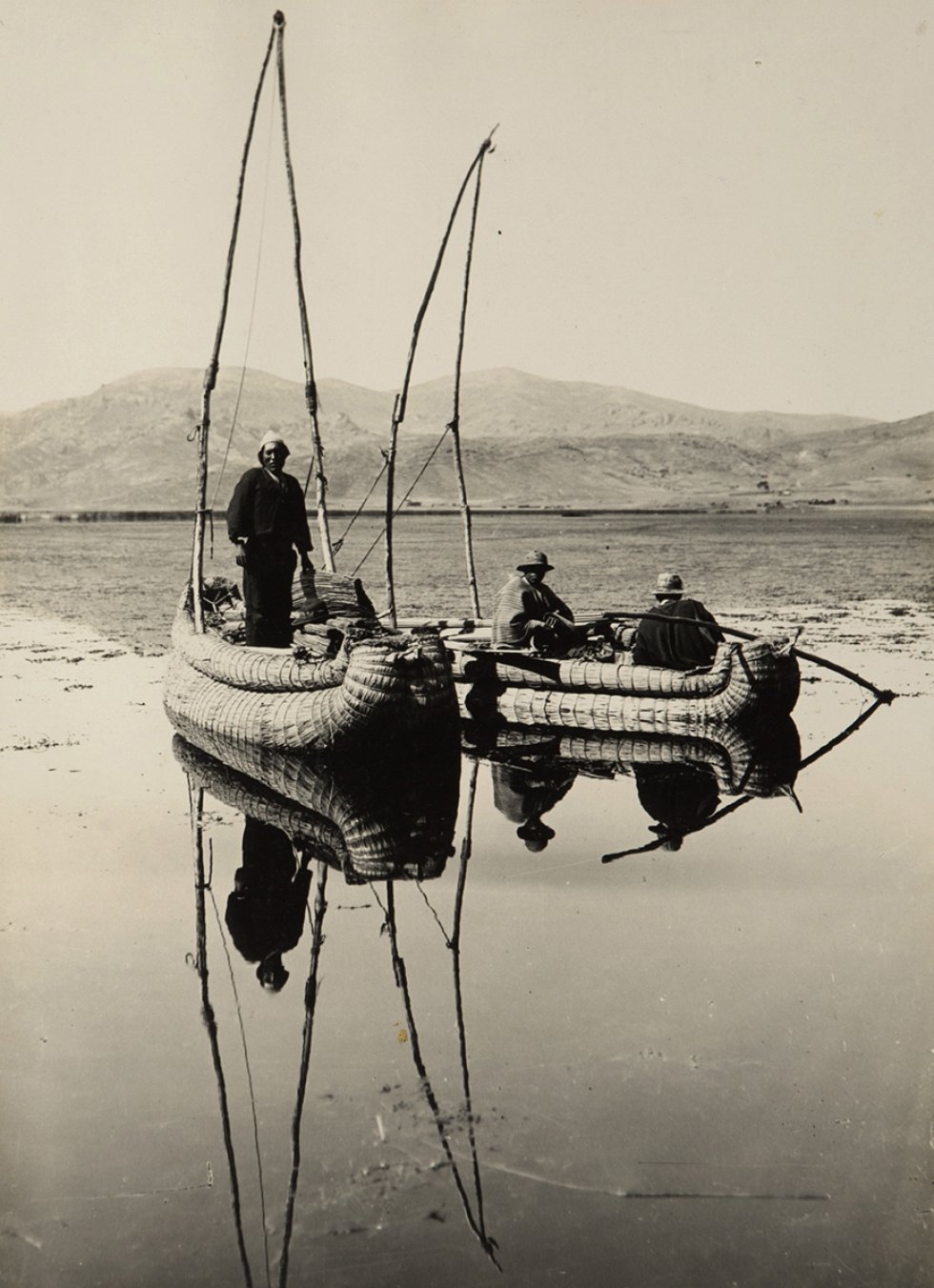 Balsas en Lago Titicaca, Puno. ca. 1900.