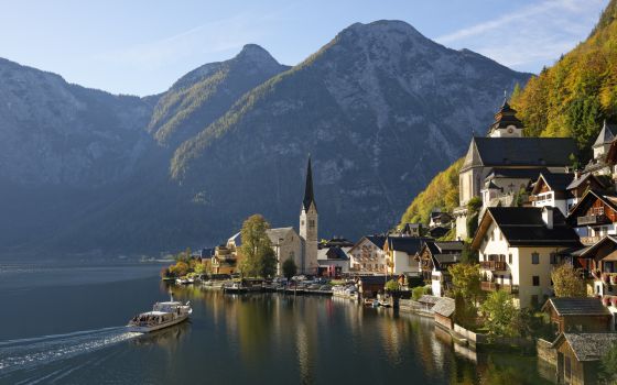 Resultado de imagen de austria pueblo mas bonito al lado de un lago