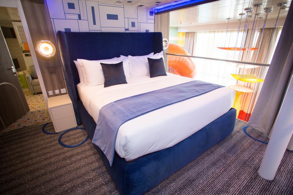Uno de los dormitorios dobles de la 'family suite' del barco, una habitación de unos 400 metros cuadrados, con dos alturas, y pensada para familias de hasta ocho miembros.