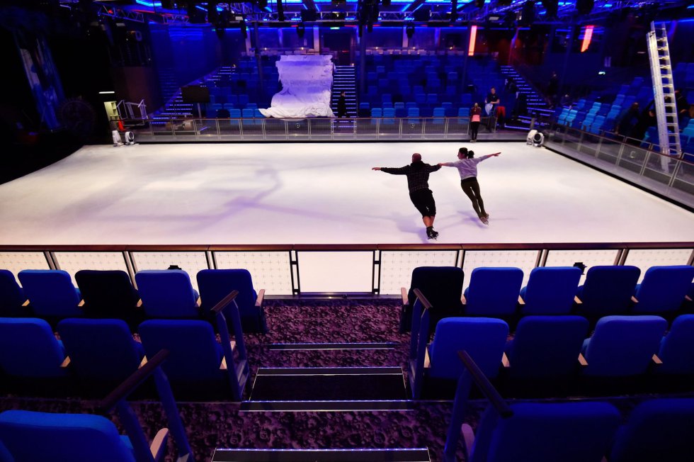 Una pista de patinaje sobre hielo también está entre la oferta de ocio del crucero.