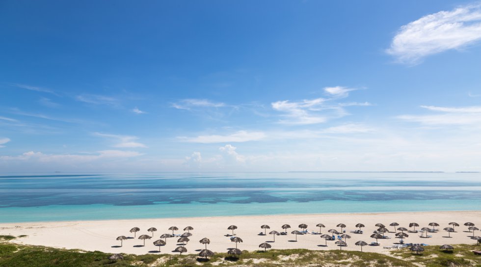 Varadero é a região praieira por excelência de Cuba, e Varadero Beach é uma de suas praias mais extensas e agora a segunda melhor do mundo, segundo as avaliações dos usuários da rede social e central de reservas. Localizada na província de Matanzas, nordeste da ilha, grande parte de sua costa tem hotéis e resorts.