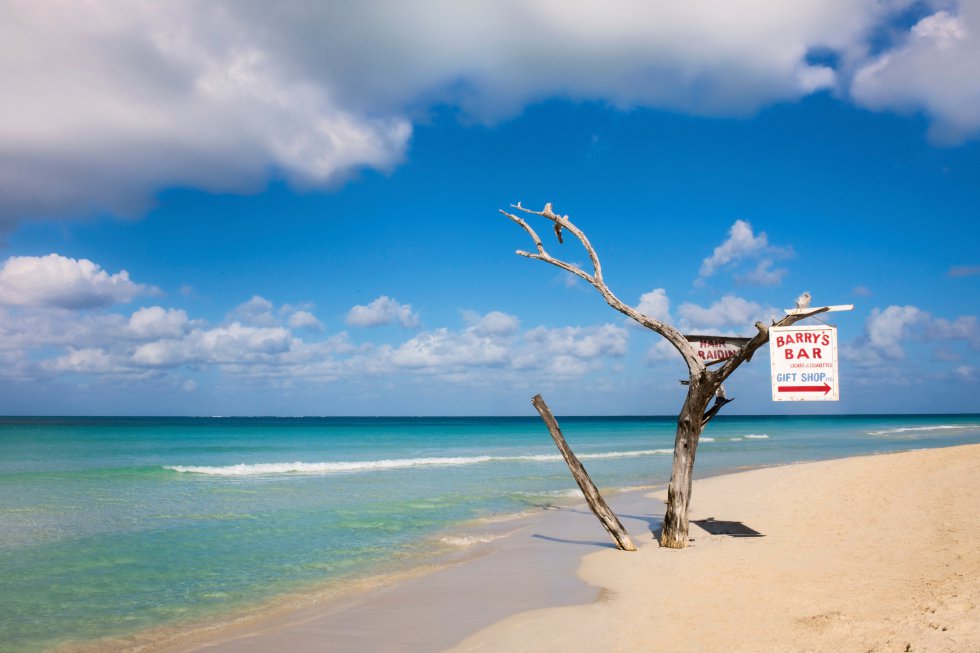 A jamaicana Seven Mile Beach fecha o ‘top ten’ da lista. Um paraíso tropical para todos os públicos em que podem ser realizadas várias atividades, como andar a cavalo pela areia.