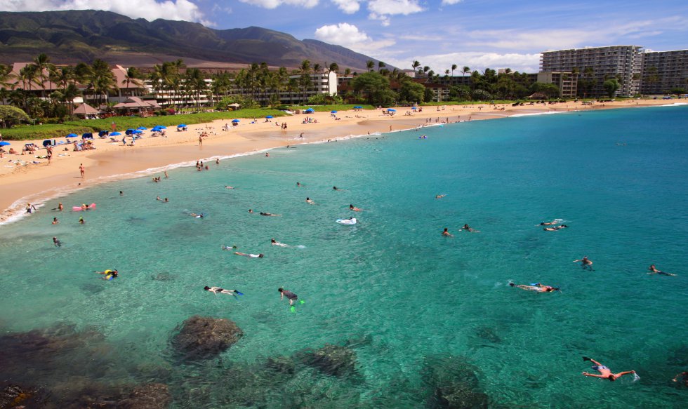 Lahaina é a cidade mais importante de Maui (Havaí), e em sua costa oeste se encontra Kaanapali Beach. Há anos era o local de retiro da realeza da ilha, e agora é um destino de férias ideal para se desconectar.