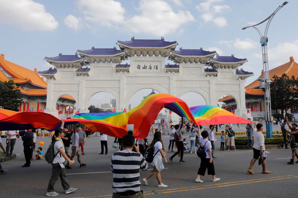 O desfile de Taipé, no último sábado de cada mês de outubro (neste ano, em 26 de outubro) encerra quatro dias de Orgulho em Taiwan. Ele se transformou uma das maiores marchas arco-íris da Ásia: no ano passado, reuniu mais de 80.000 pessoas. Começa no Kaidagelan Blvd, percorre várias partes da capital taiwanesa e termina onde começou, aproximadamente duas horas depois. Em seguida vem a festa, com apresentações de celebridades locais que mostram assim seu apoio à causa. Durante todo esse fim de semana há sessões de DJs vindos de todas as partes do continente e do mundo. Talvez uma das festas mais famosas seja a do W Hotel de Taipé, na mesma noite do desfile. Mais informações: gaytaipei4u.com