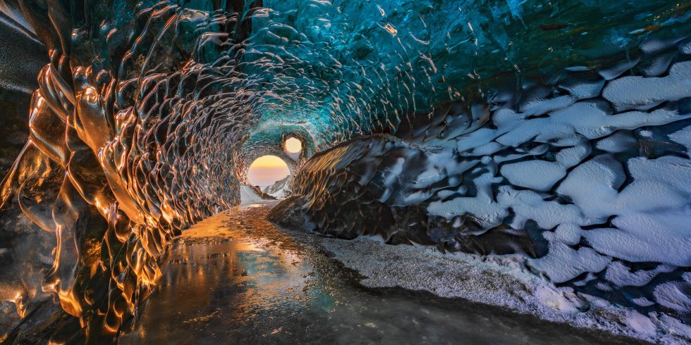 O segundo lugar também é um retrato da poderosa natureza da Islândia. Esta foi capturada em uma das grutas do glaciar Vatnajökull, o mais impressionante e visitado de todo o país. Localizado ao sudeste da ilha, ocupa 8.000 quilômetros quadrados, cerca de 8% da superfície total islandesa.