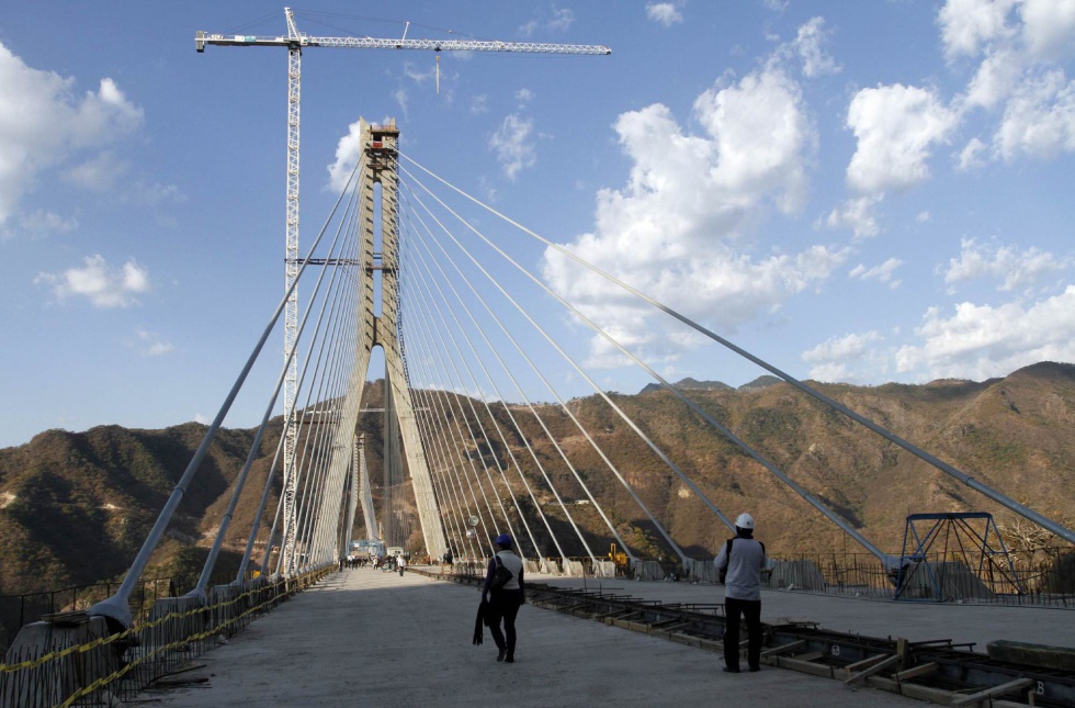 tomar Inscribirse Inconveniencia Fotos: México construye el puente atirantado más alto del mundo |  Internacional | EL PAÍS