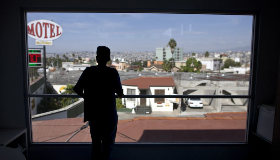 Ãscar pasa los dÃ­as en la casa YMCA para menores migrantes de Tijuana, despuÃ©s de haber sido sorprendido por la patrulla fronteriza estadounidense saltando la valla.