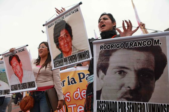 Una Marcha Por La Paz Moviliza En Lima A Estudiantes Contra El Terrorismo Internacional El Pais