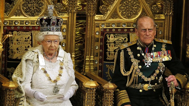 La reina de Inglaterra oficializa el referéndum sobre Europa