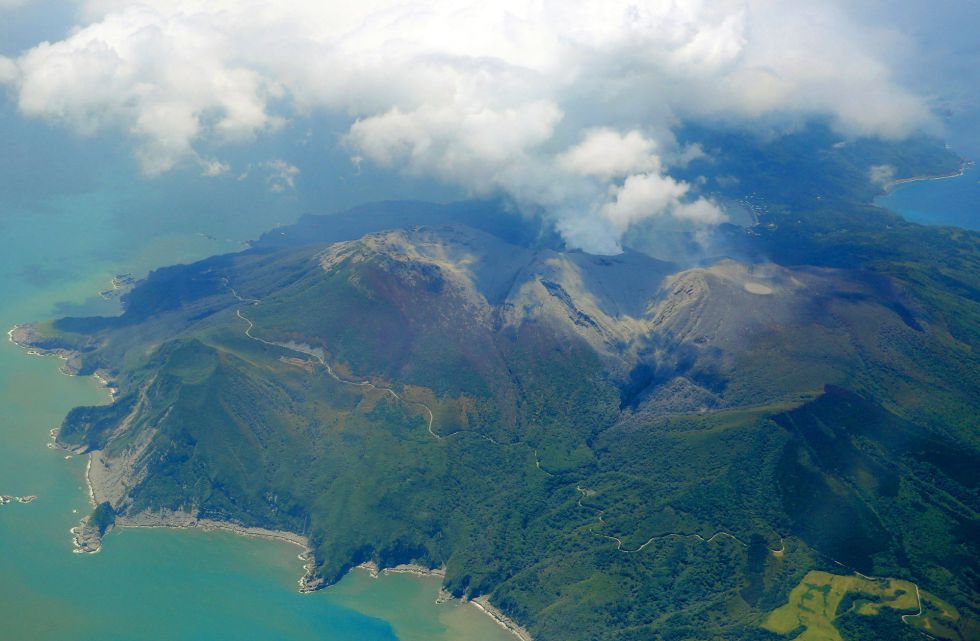 El volcán japonés Shindake entra en erupción El volcán japonés Shindake entra en erupción