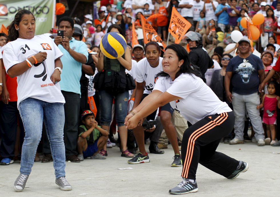 Elecciones Peru Keiko Fujimori Lidera Las Encuestas En Peru Pero Pierde Intencion De Voto Internacional El Pais