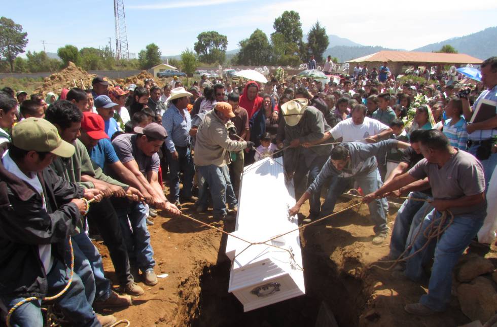Image result for Mueren doce personas intoxicadas en peru tras participar en funeral