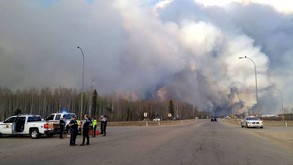 El incendio de Canadá se aleja de las zonas más pobladas, pero sigue