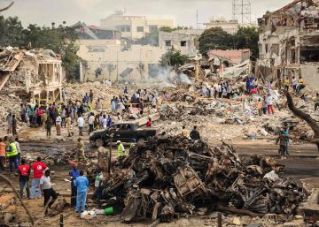 Los muertos a causa de un camión bomba en la capital somalí superan los 200